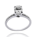 Anel Emy Prata 925 Solitário Oval  com Moissanite Cravejada