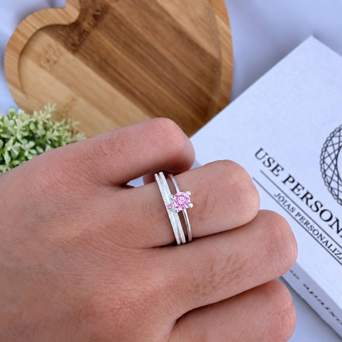 Par de alianças Aura 2mm Rosa de namoro + anel solitário Classic prata 950