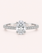 Anel Emy Prata 925 Solitário Oval  com Moissanite Cravejada