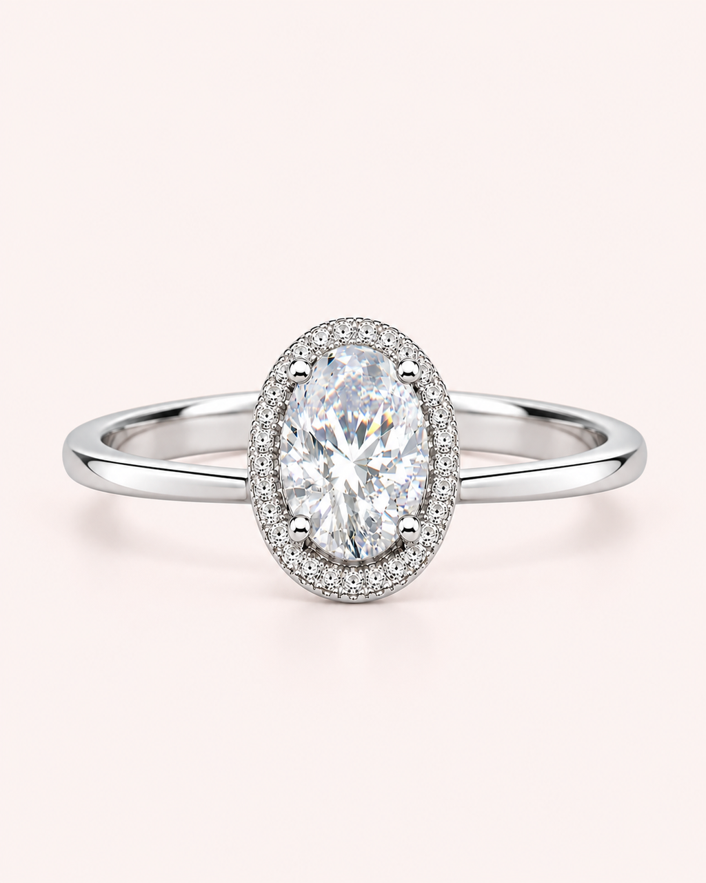 Anel Oval com Moissanite e Halo Cravejado em Prata 925
