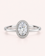 Anel Oval com Moissanite e Halo Cravejado em Prata 925