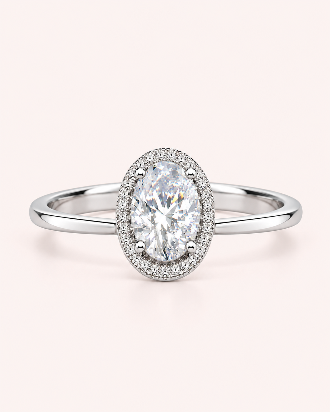 Anel Oval com Moissanite e Halo Cravejado em Prata 925