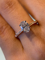 Anel Emy Prata 925 Solitário Oval  com Moissanite Cravejada