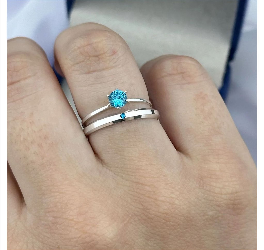 ALIANÇAS DE NAMORO EM PRATA 950 COM ANEL SOLITARIO AZUL CLARO
