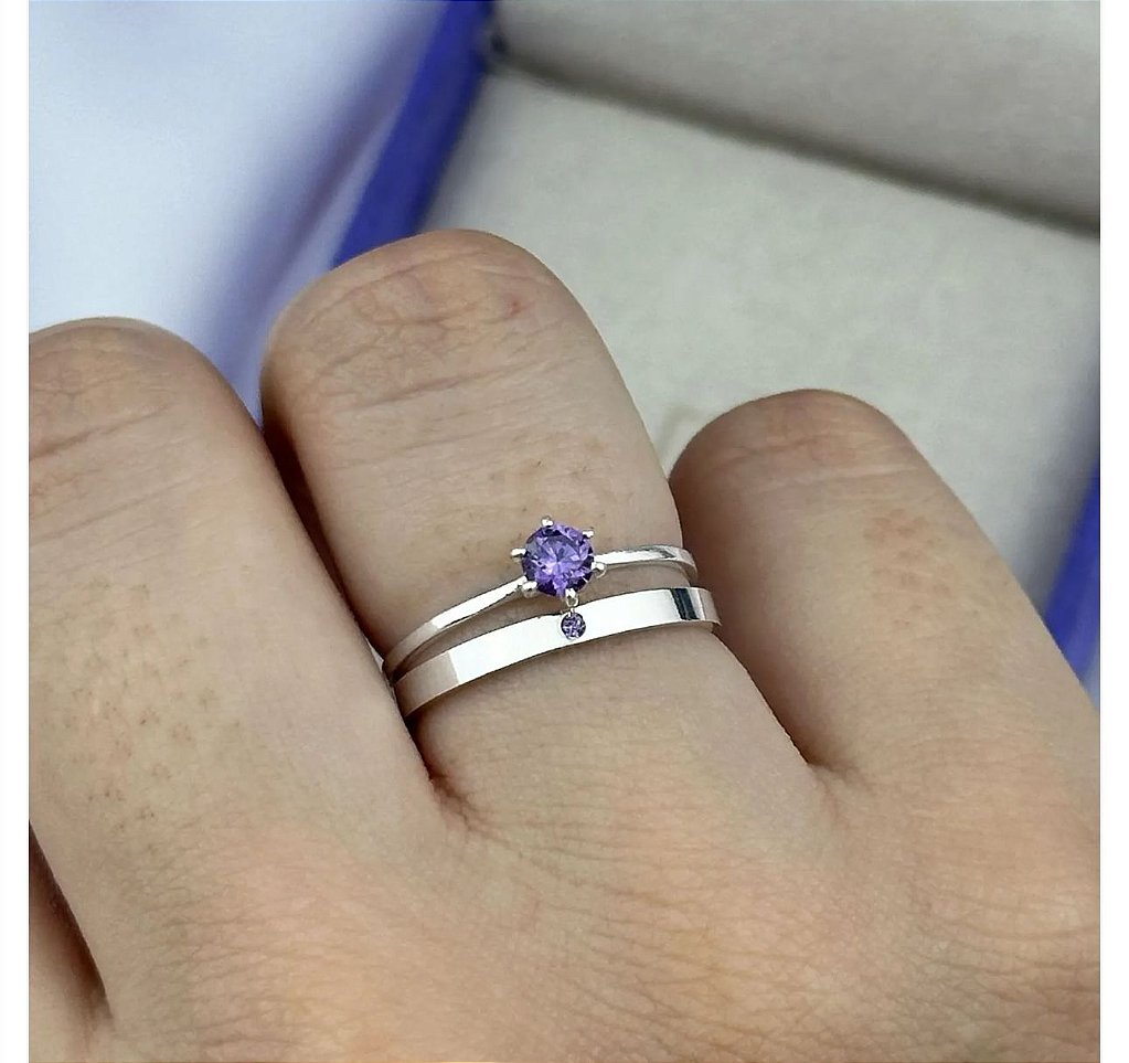 Alianças de Namoro Prata950 Reta Polida com Pedra central Lilas e Anel Solitario de compromisso Roxo