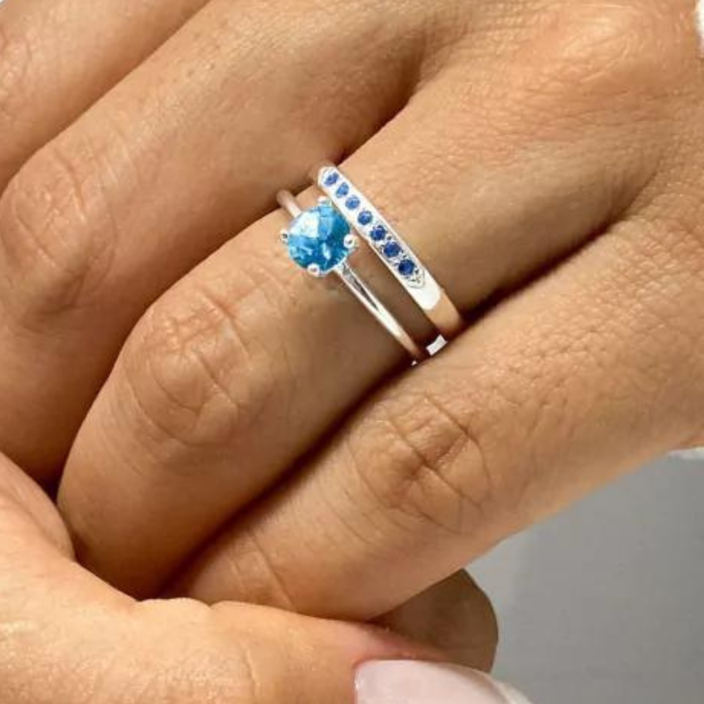 Par de alianças Mora 2mm Azul bebe de namoro + anel solitário Classic em prata 950